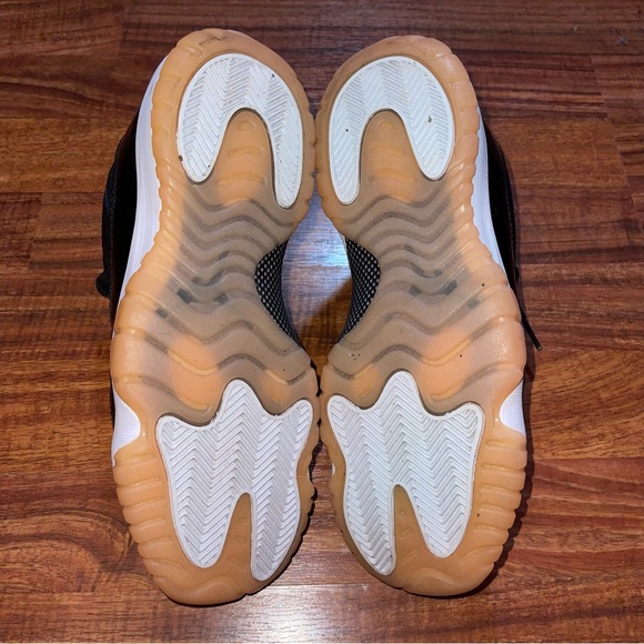 Jordan 11 Retro Low GG ‘Bleached Coral’ - Picture 7 of 8